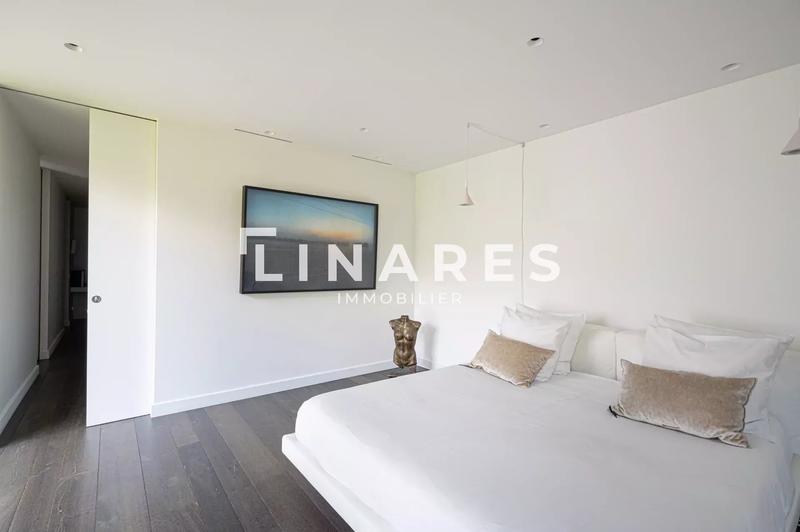 Villa - 300 m² - 6 pièces