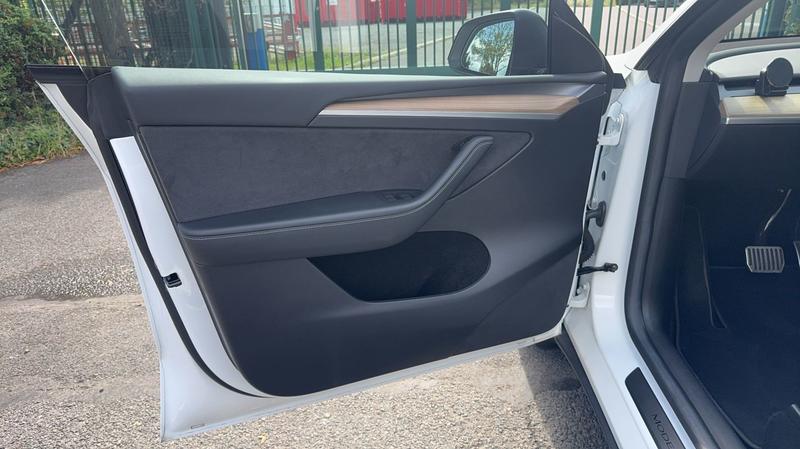 Tesla Model y 60 kWh 300 Standard - Première main