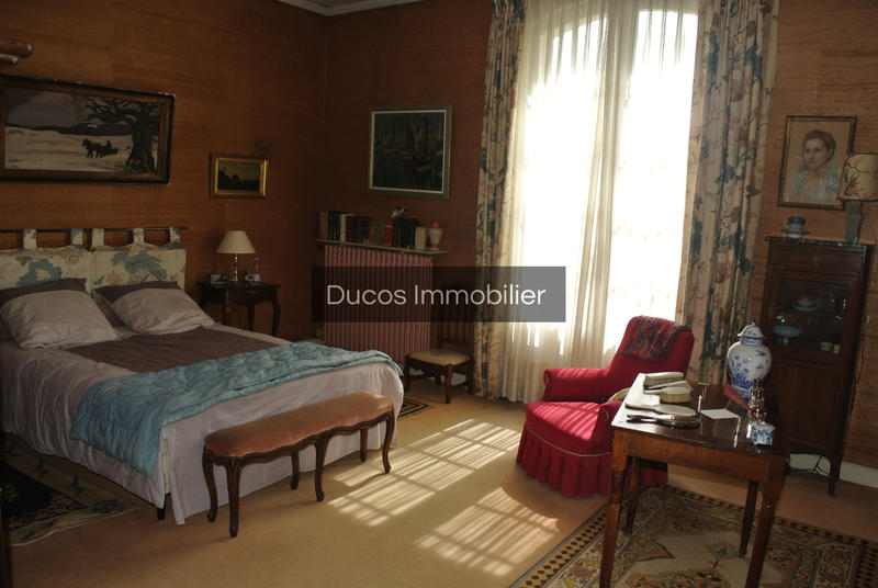 Maison - 221 m² - 8 pièces