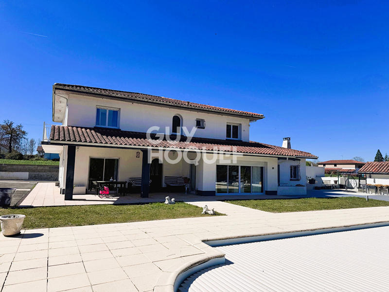 Maison - 268 m² - 9 pièces