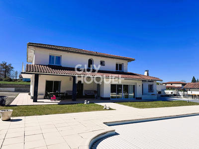 Maison - 268 m² - 9 pièces