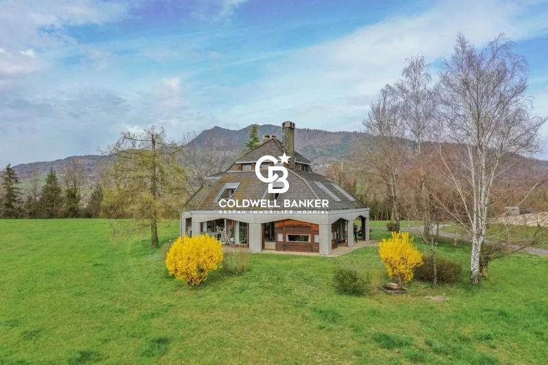 Maison - 250 m² - 7 pièces