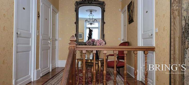 Maison - 222 m² - 9 pièces