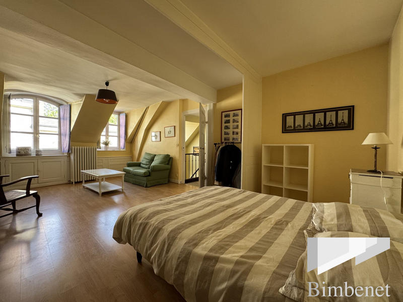 Maison - 271 m² - 10 pièces