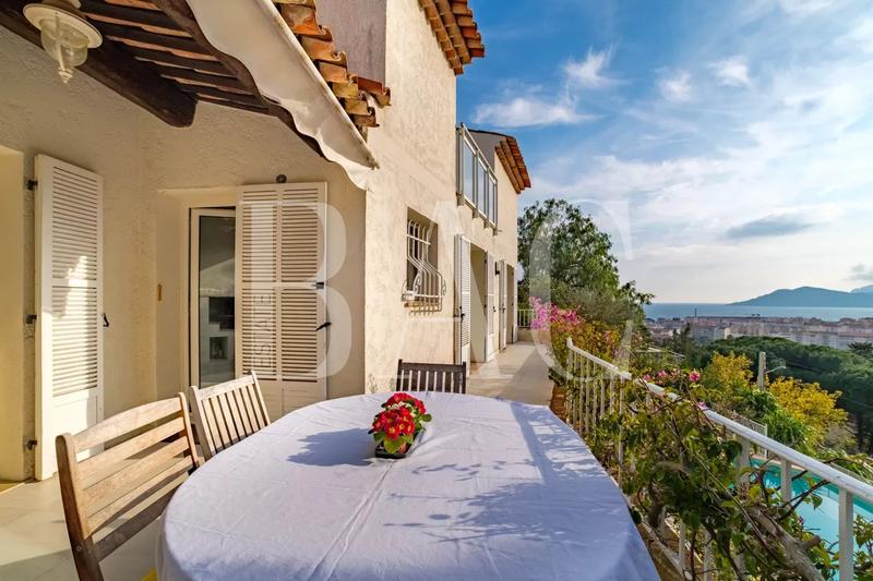 Villa - 350 m² - 8 pièces