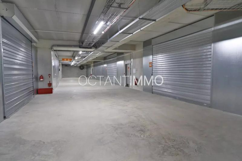 Local d'activités - 240 m²