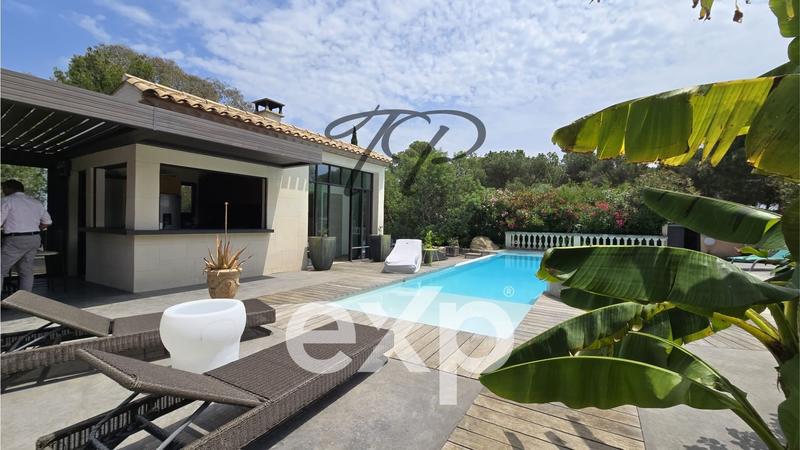 Maison - 230 m² - 7 pièces