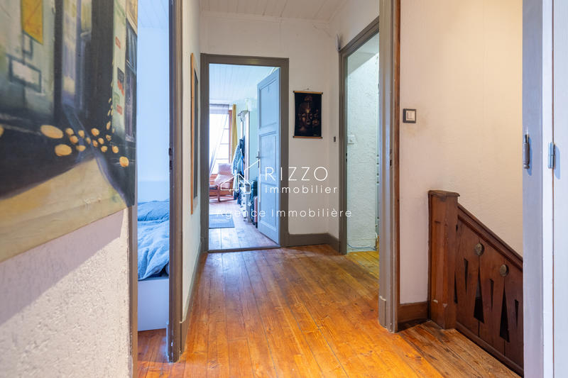 Maison - 260 m² - 9 pièces