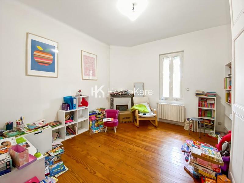 Maison - 240 m² - 7 pièces