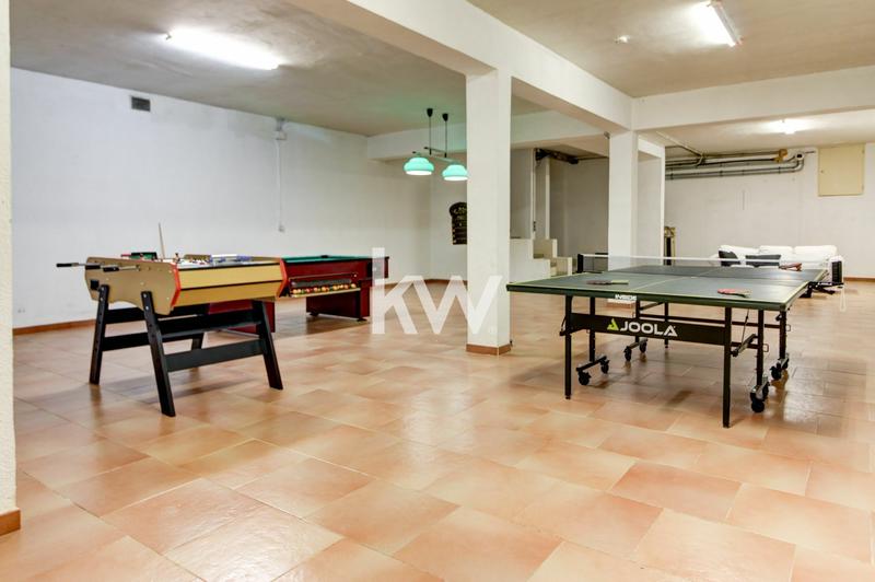 Maison - 225 m² - 8 pièces