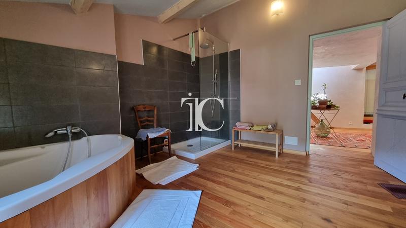 Maison de village - 264 m² - 8 pièces