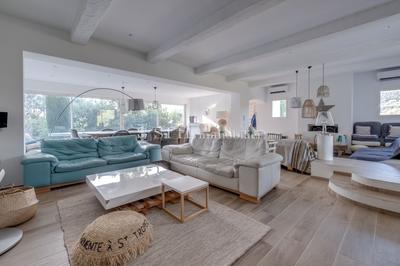 Villa - 300 m² - 6 pièces