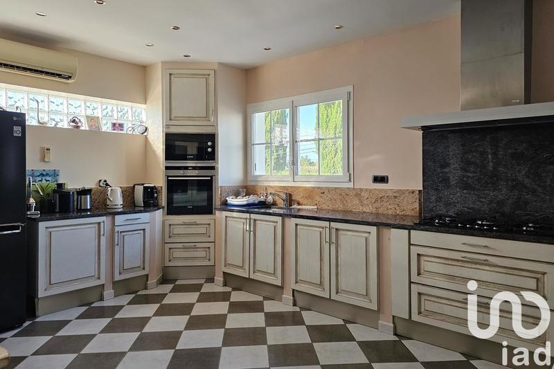 Maison - 220 m² - 9 pièces