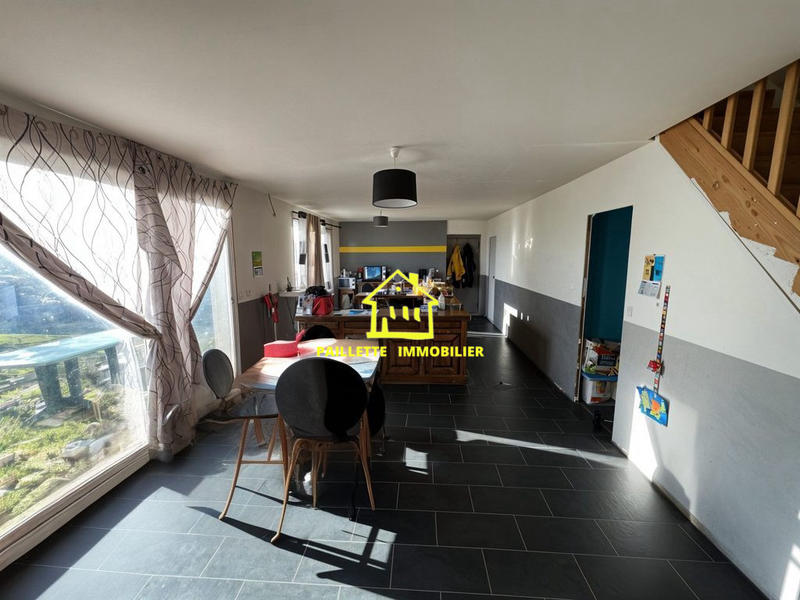 Maison traditionnelle - 160 m² - 8 pièces