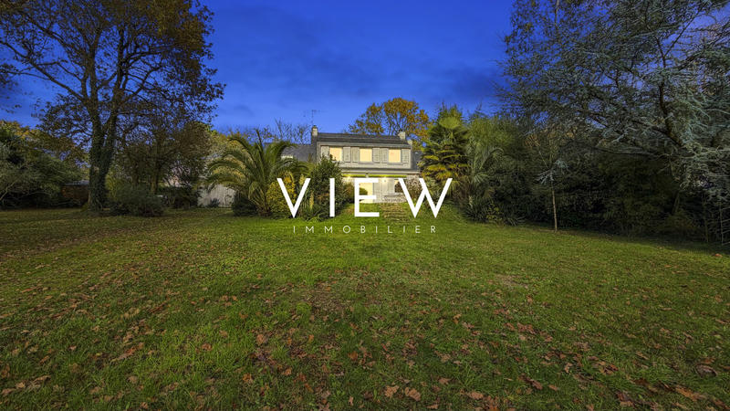 Maison - 202 m² - 7 pièces