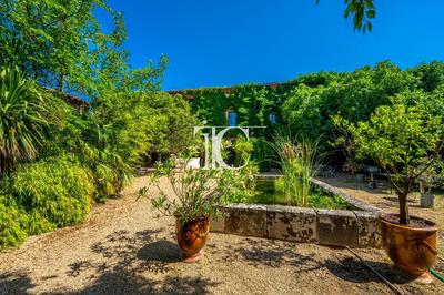 Mas - 466 m² - 13 pièces