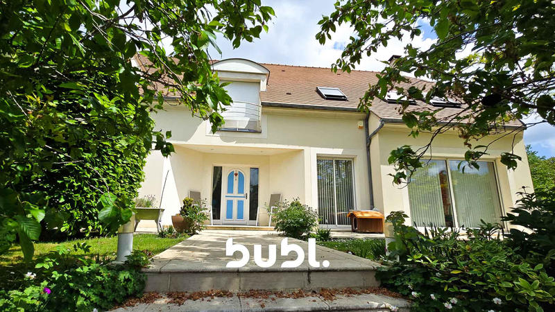 Maison - 302 m² - 12 pièces