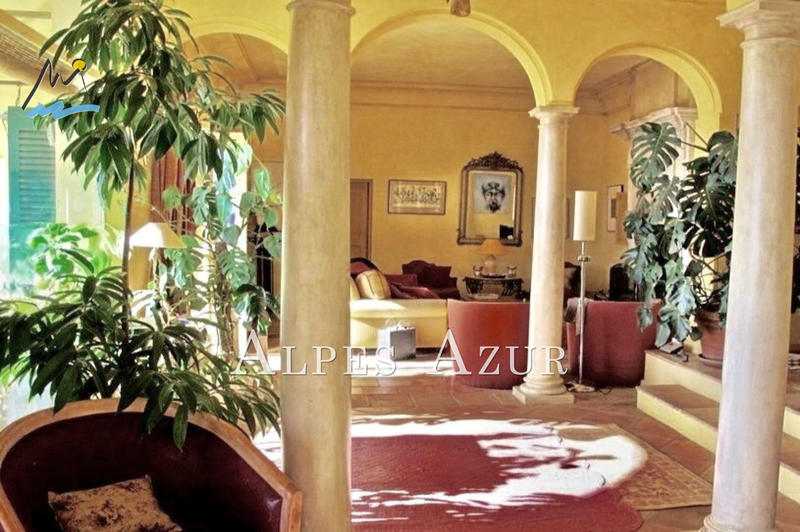 Villa - 251 m² - 5 pièces