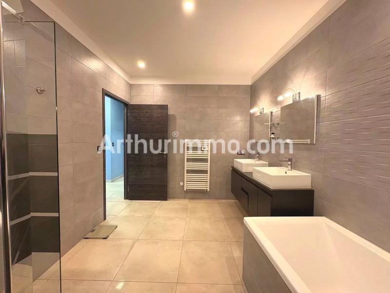 Maison - 257 m² - 5 pièces