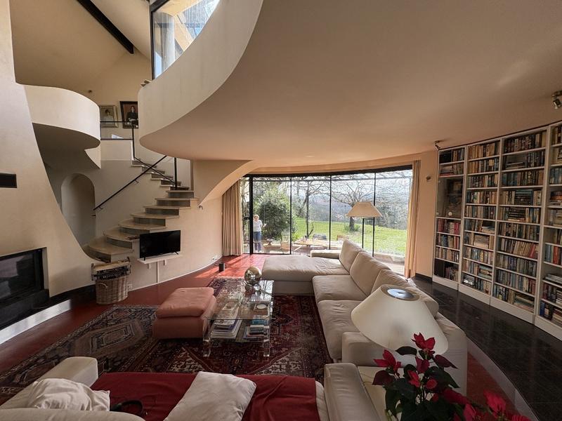 Maison - 266 m² - 7 pièces