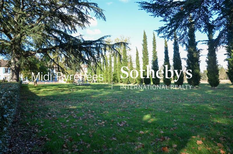 Manoir - 1 300 m² - 23 pièces