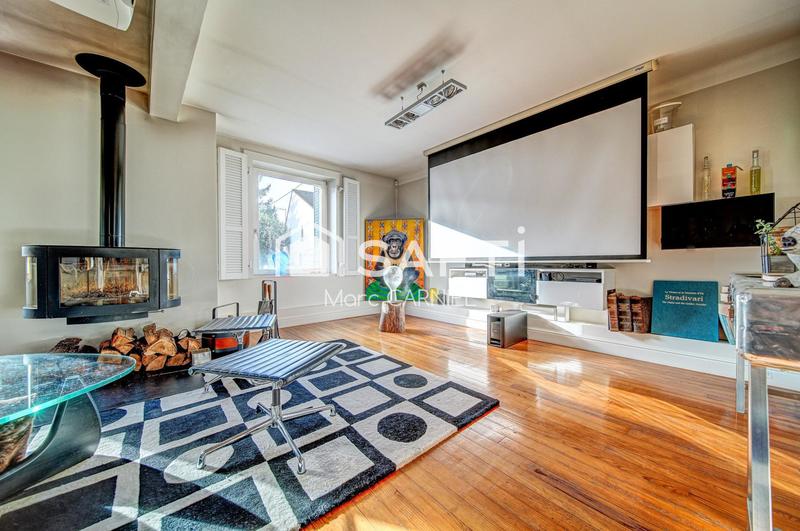 Maison - 335 m² - 11 pièces