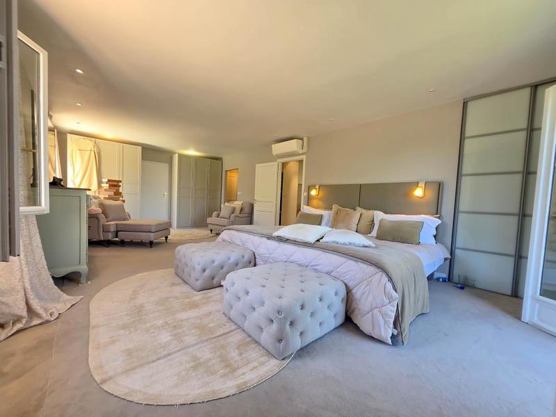 Villa - 329 m² - 6 pièces