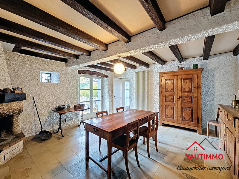 Maison - 200 m² - 6 pièces