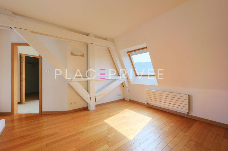 Appartement - 193 m² - 6 pièces