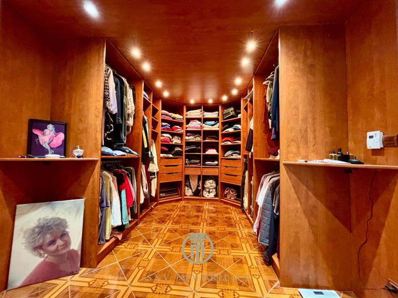 Maison - 290 m² - 12 pièces