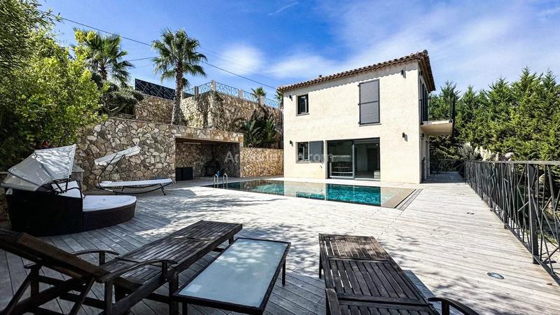 Maison - 200 m² - 6 pièces