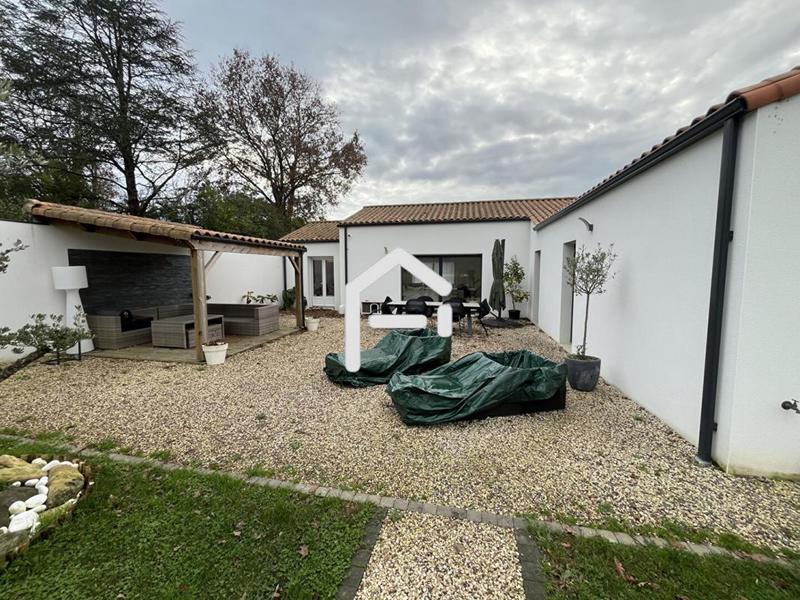 Maison - 200 m² - 8 pièces