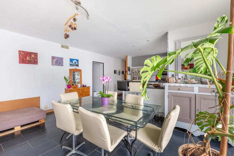 Maison - 235 m² - 8 pièces