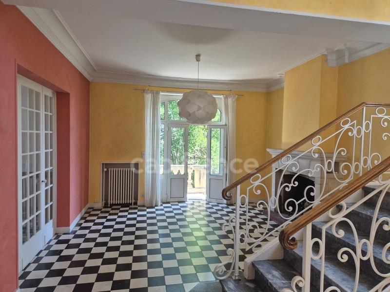 Maison - 188 m² - 8 pièces