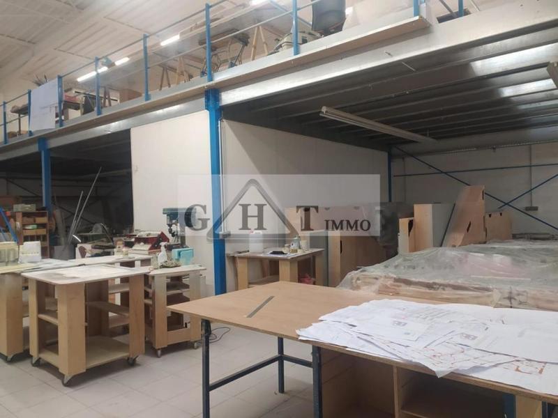 Entrepôt - 610 m²