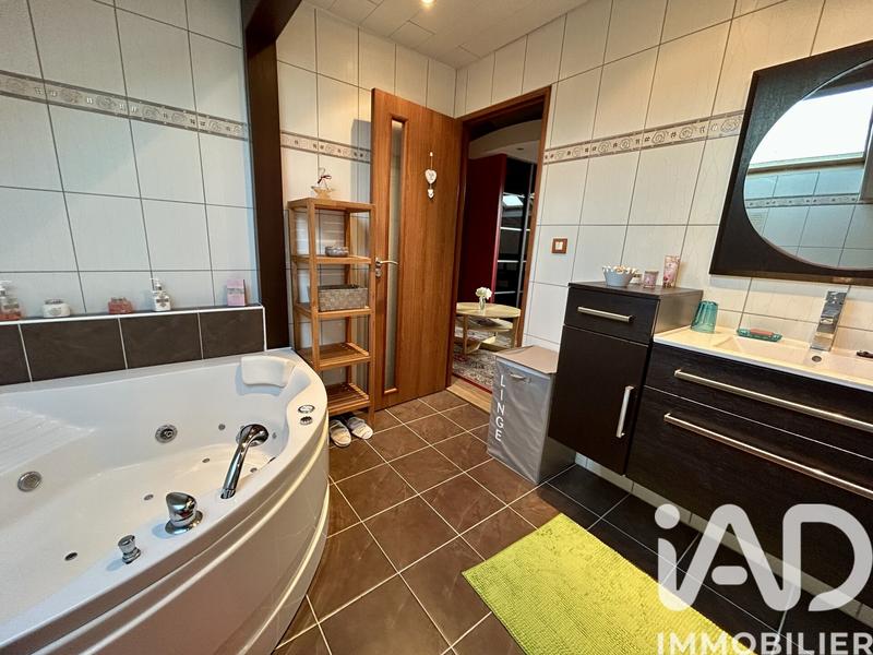 Maison - 240 m² - 8 pièces