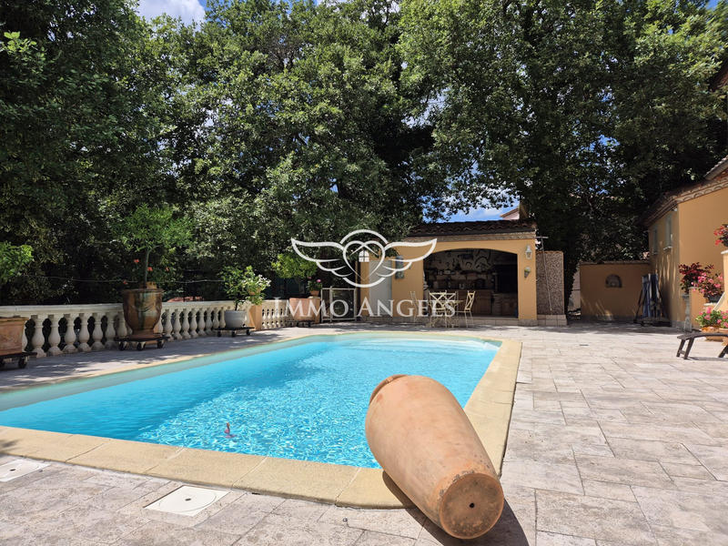 Maison traditionnelle - 213 m² - 7 pièces