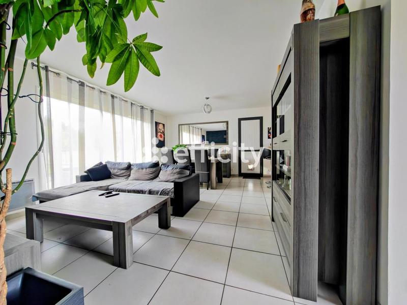 Maison - 90 m² - 5 pièces