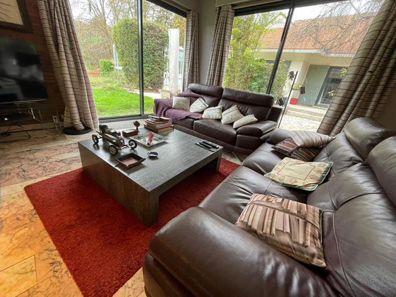 Maison - 230 m² - 8 pièces