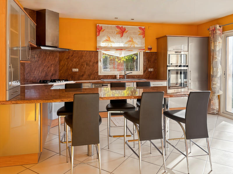 Maison - 228 m² - 7 pièces