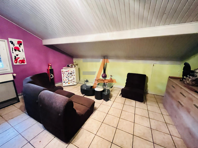 Maison - 237 m² - 9 pièces