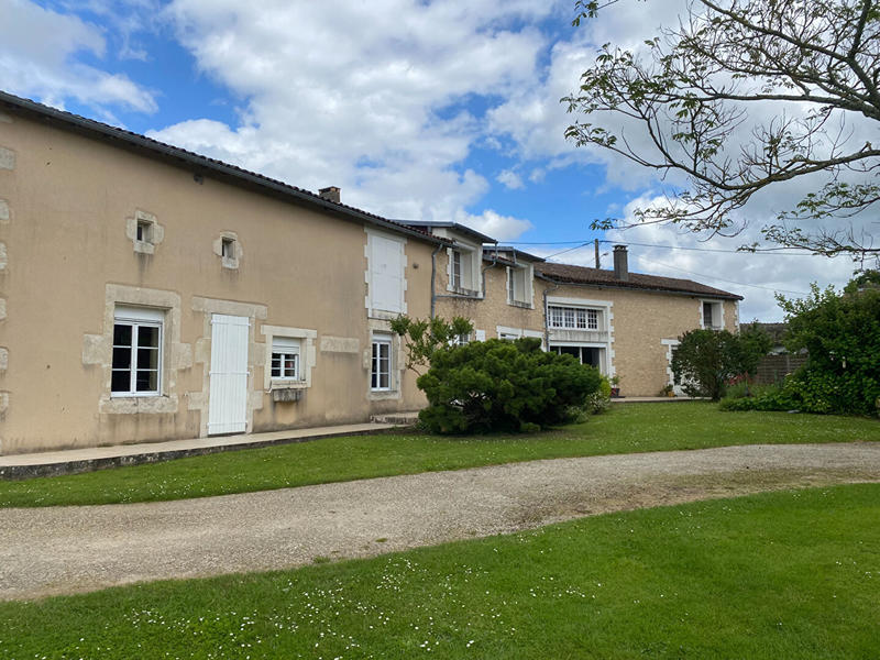 Maison - 250 m² - 8 pièces