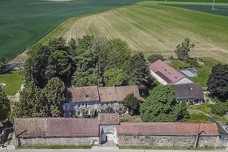 Maison - 383 m² - 17 pièces