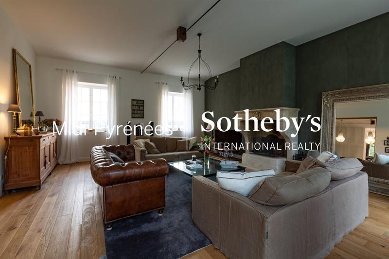 Maison - 420 m² - 9 pièces