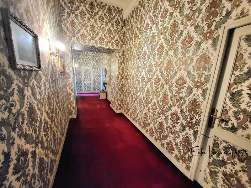 Maison - 336 m² - 8 pièces