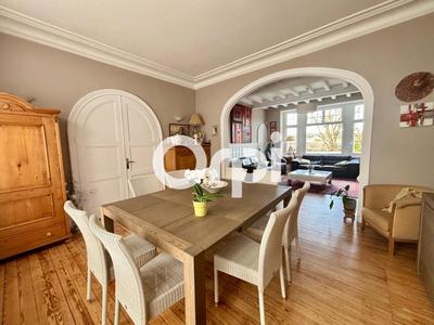 Demeure - 239 m² - 8 pièces