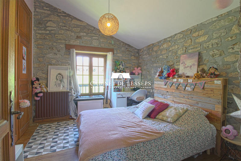 Maison - 238 m² - 7 pièces