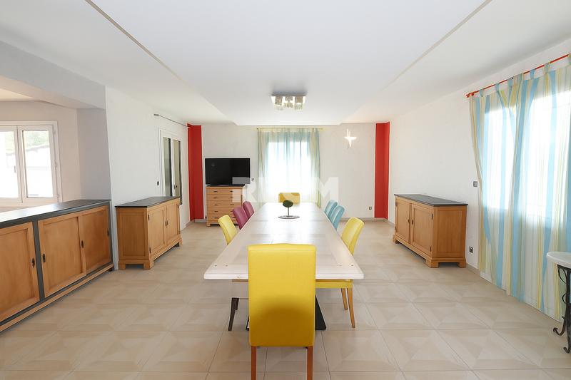 Maison - 295 m² - 11 pièces