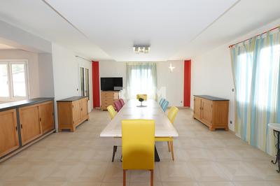 Maison - 295 m² - 11 pièces