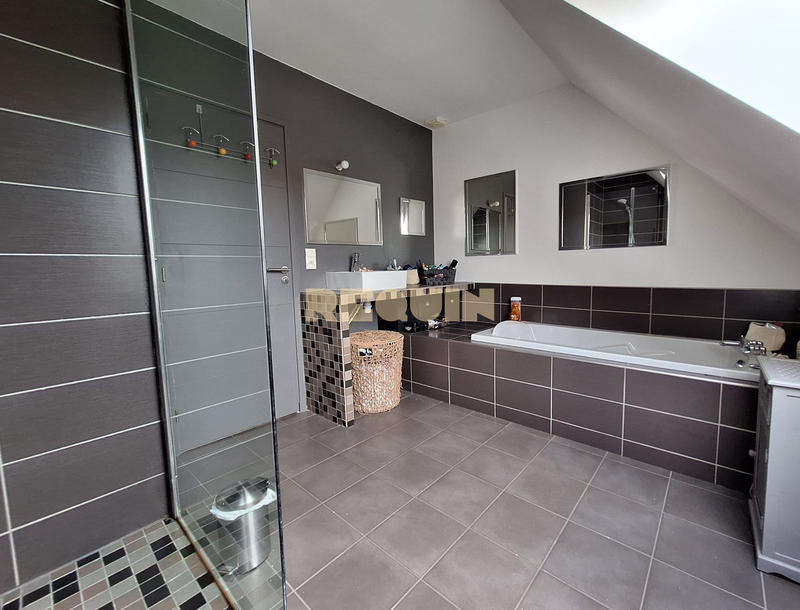 Maison - 133 m² - 6 pièces